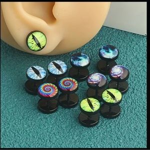 RETRO TIE EYE DYE CAT EYE STAINLESS STEEL STUD (5 PAIRS)